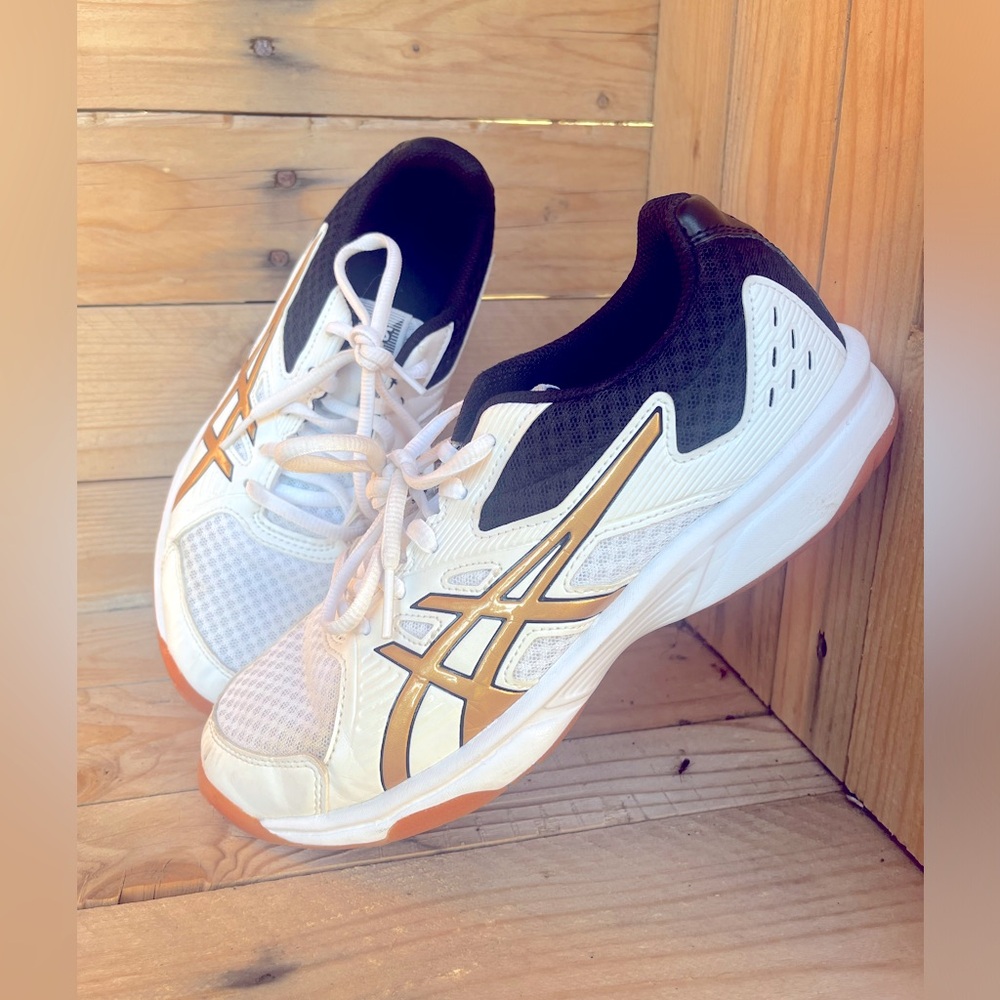 ASICS Women 6.5 White, Gold, Black Athletic Shoes Volleyball Sneakers EUC